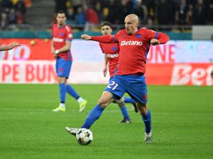 Situația lui Vlad Chiricheș (36 de ani) la FCSB a devenit, în acest final de sezon 2025-2026, un studiu de caz despre cum se gestionează apusul unei legende în fotbalul românesc