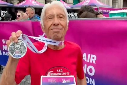 Incredibil! La 90 de ani, italianul Giuseppe Damato tocmai a spulberat recordul mondial la maraton cu peste o oră și jumătate!